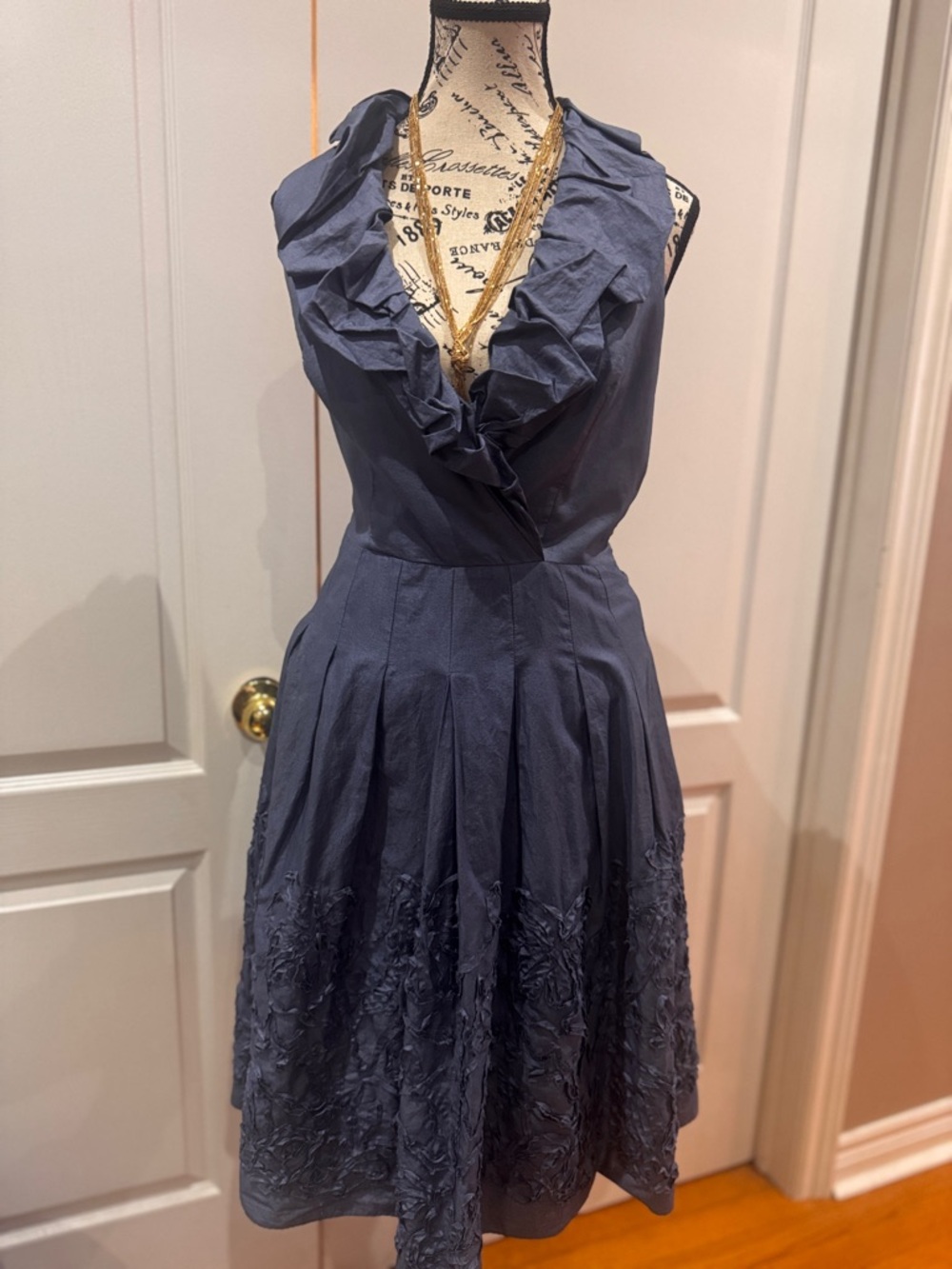 Adrianna Papell Slate Blue Ruffled V-Neck Dress size 6